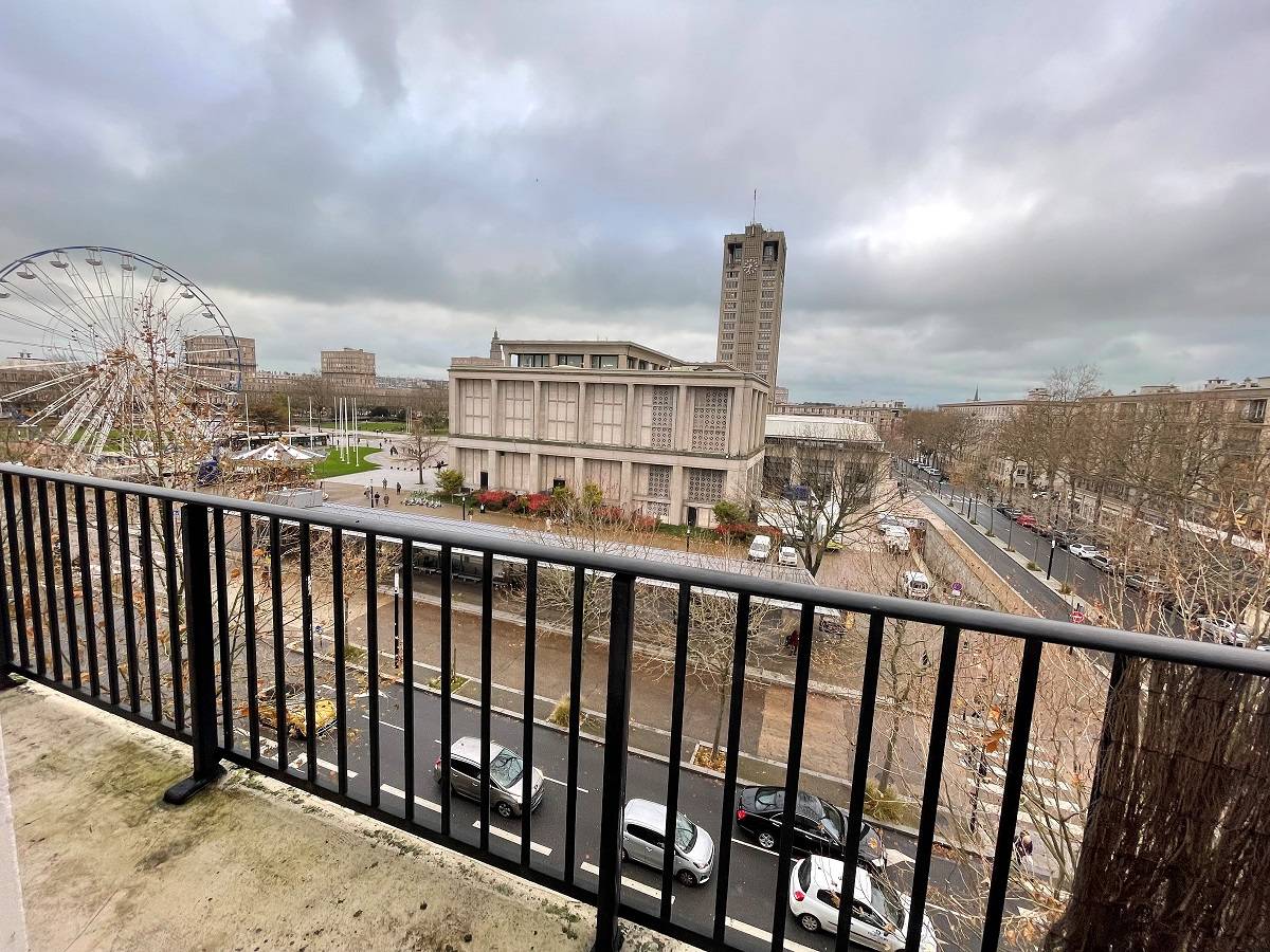 F2 à louer au Havre vue sur l'hôtel de ville