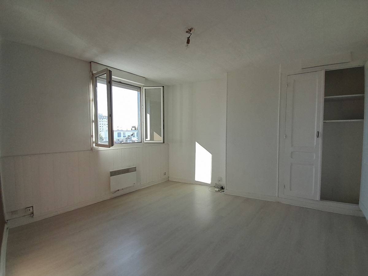 Chambre avec placard