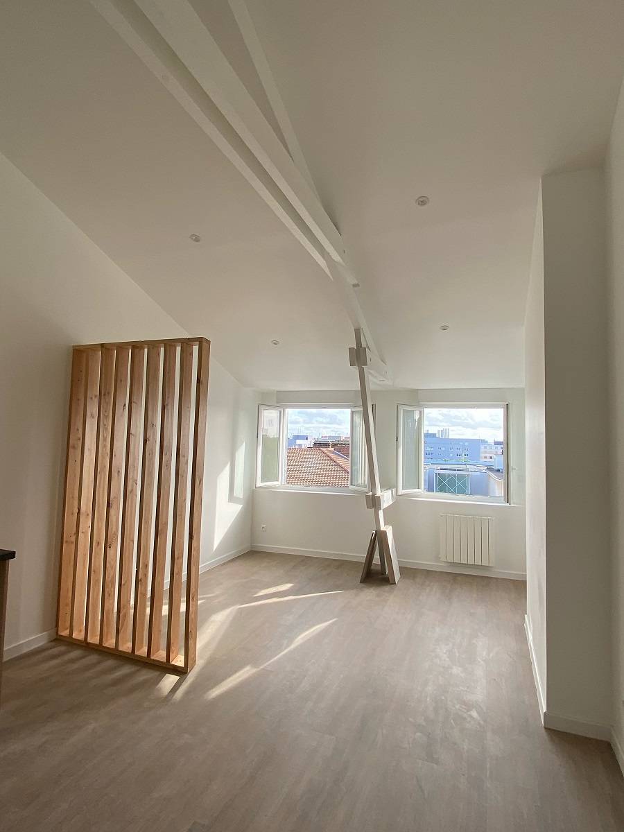 Trouver F1 à la location proche Coty avec Agence Adrian Parker