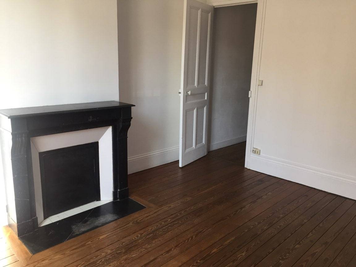 appartement situé au 1er étage