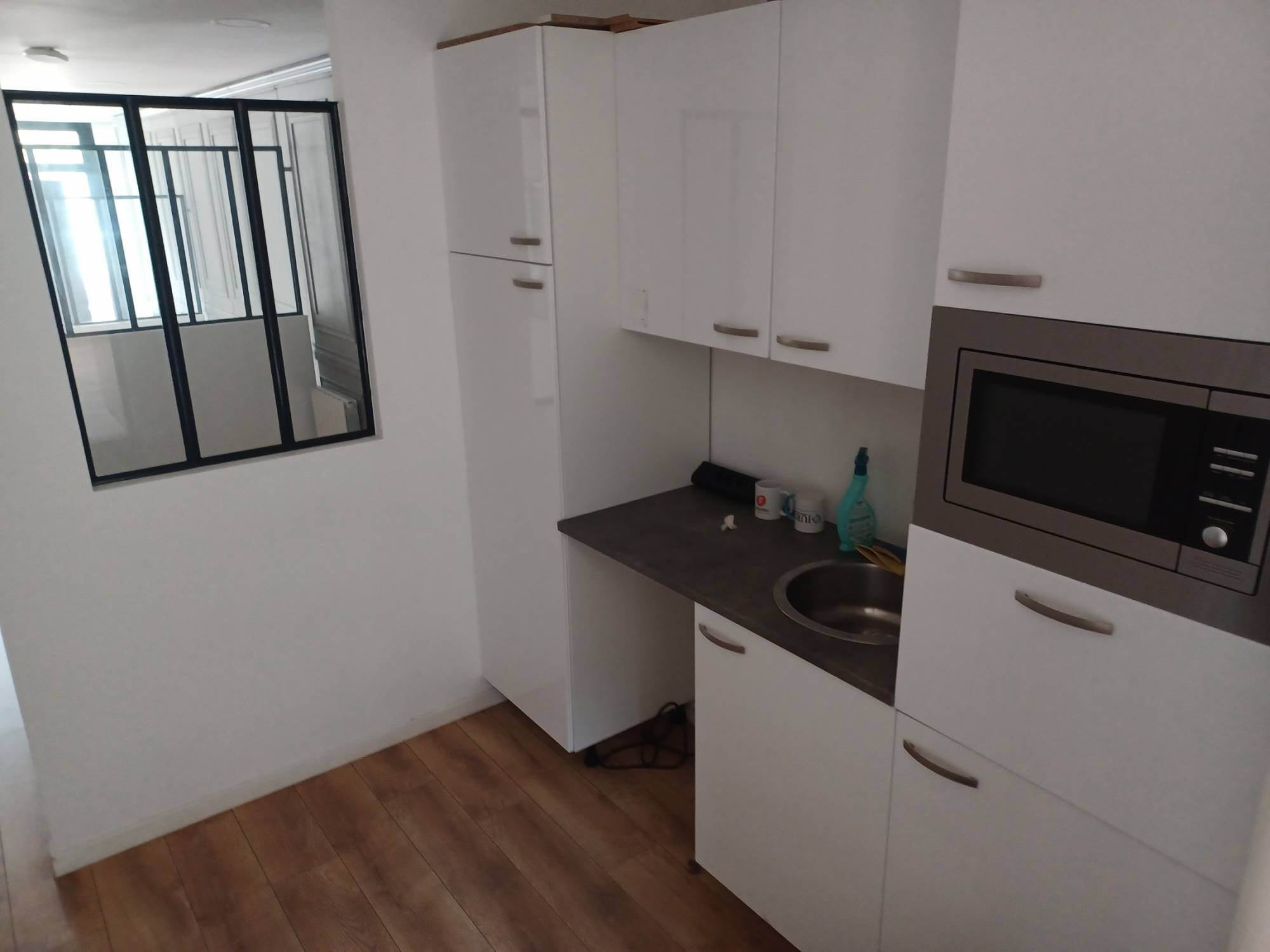 ADRIAN PARKER loue un local commercial au havre