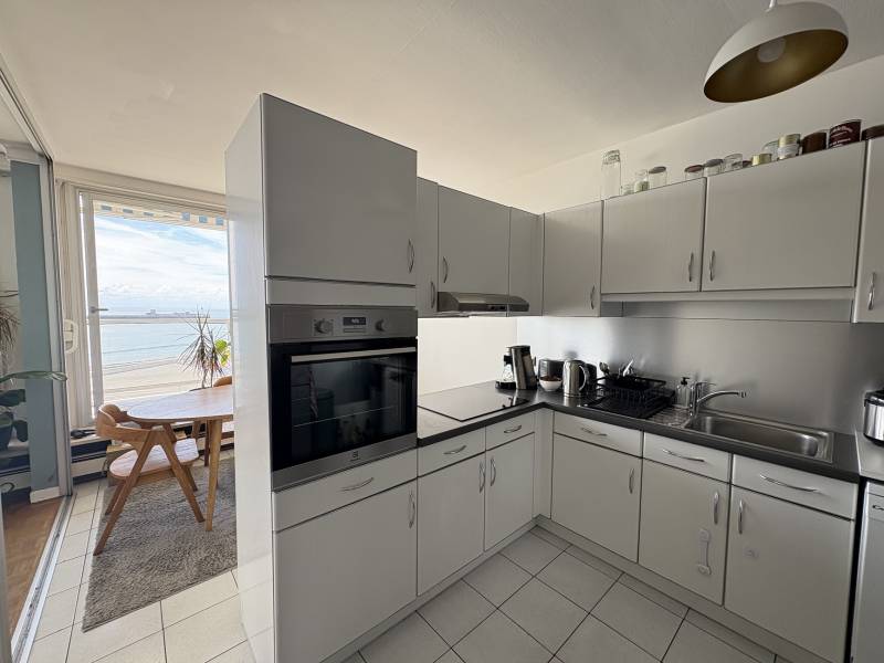 Louez un F4 spacieux au Havre avec Adrian Parker.