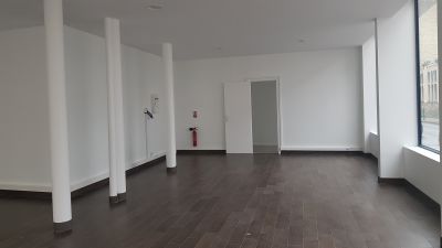 Notre zone d'activité pour ce service Local commercial refait à neuf dans rue piétonne