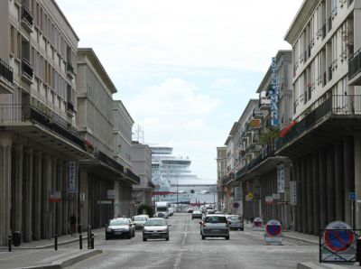 Notre zone d'activité pour ce service Local commercial refait à neuf dans rue piétonne