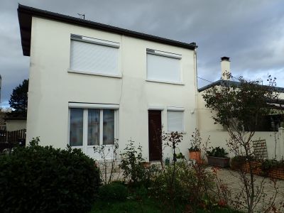 Notre zone d'activité pour ce service À vendre maison en briques et silex à rénover